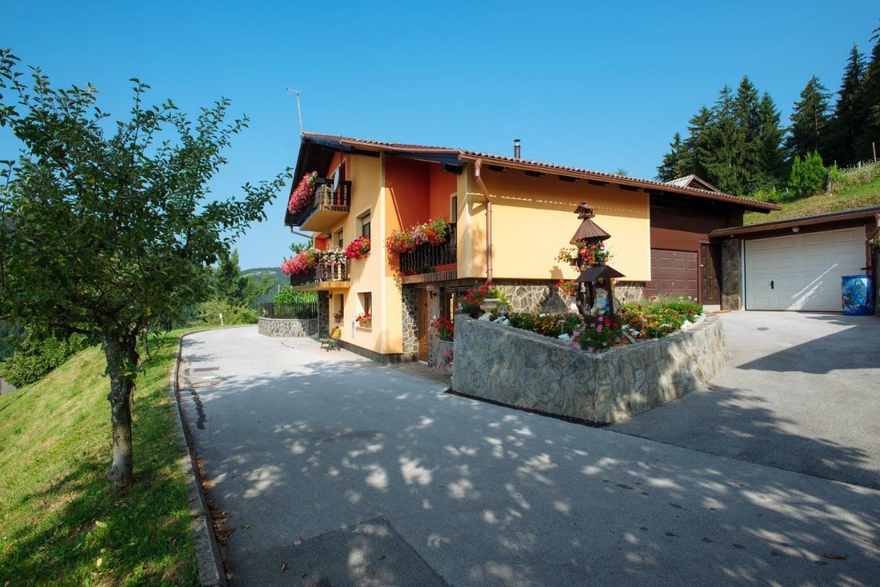 Apartment Jorsi With Mountain View Zreče Exterior foto