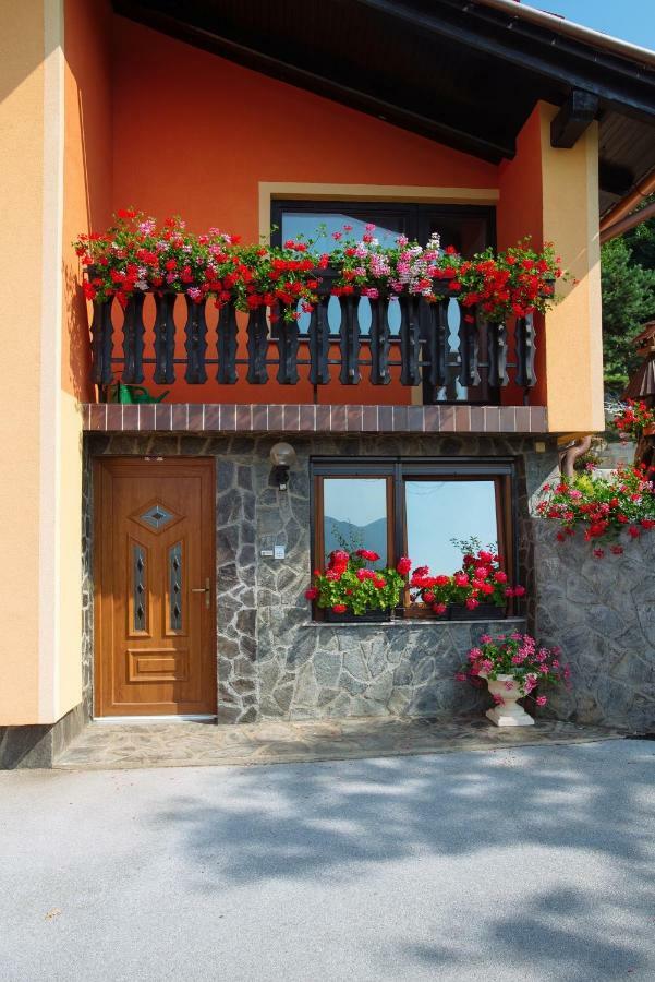 Apartment Jorsi With Mountain View Zreče Exterior foto